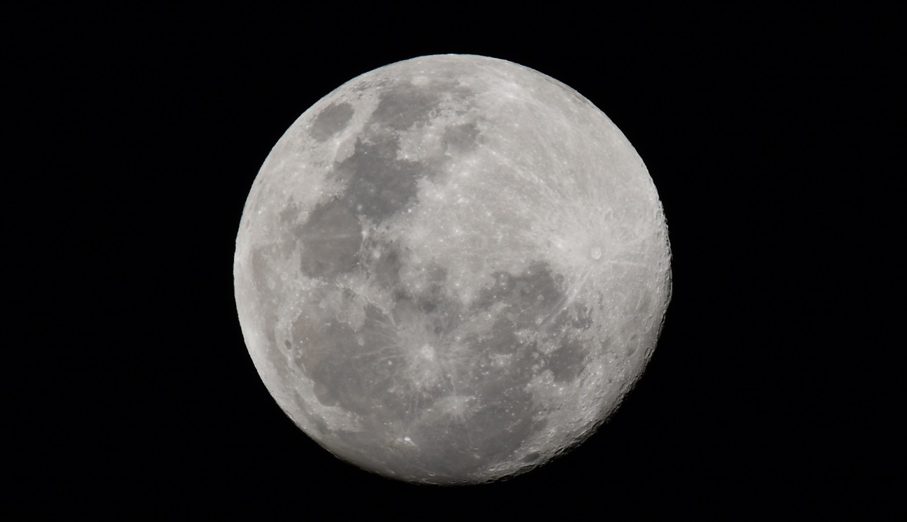 A clear photo of the moon on a black background